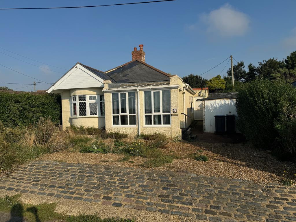 Lot: 122 - DETACHED TWO-BEDROOM BUNGALOW WITH SEA VIEWS - Front of property